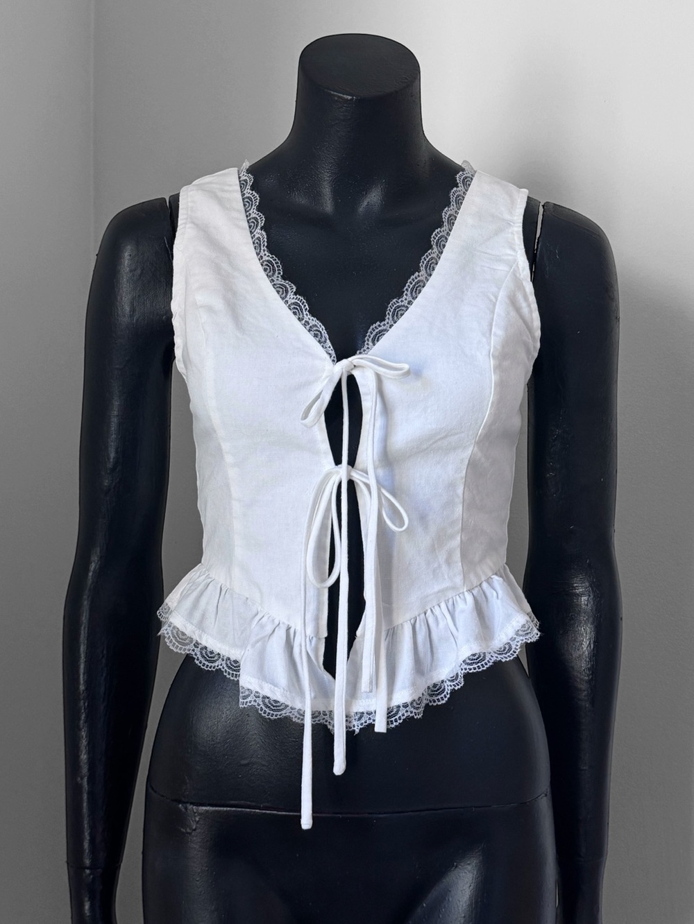 White Linen Blend Cotton Early Y2K Doen Style Milk Maid Top 
Size Small/Med